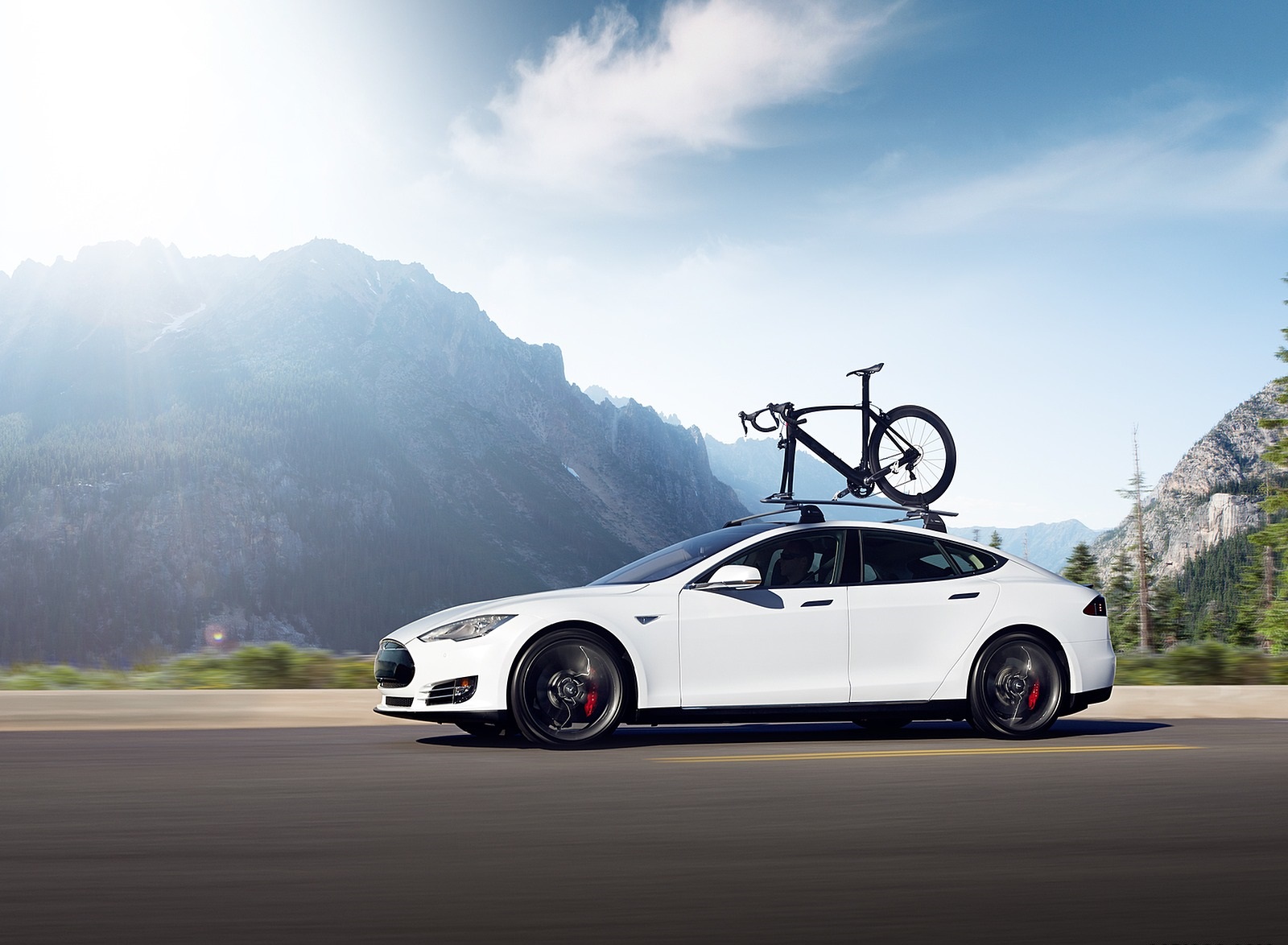 2015 Tesla Model S P85D White with a Bike Roof Rack Side Wallpapers (9)