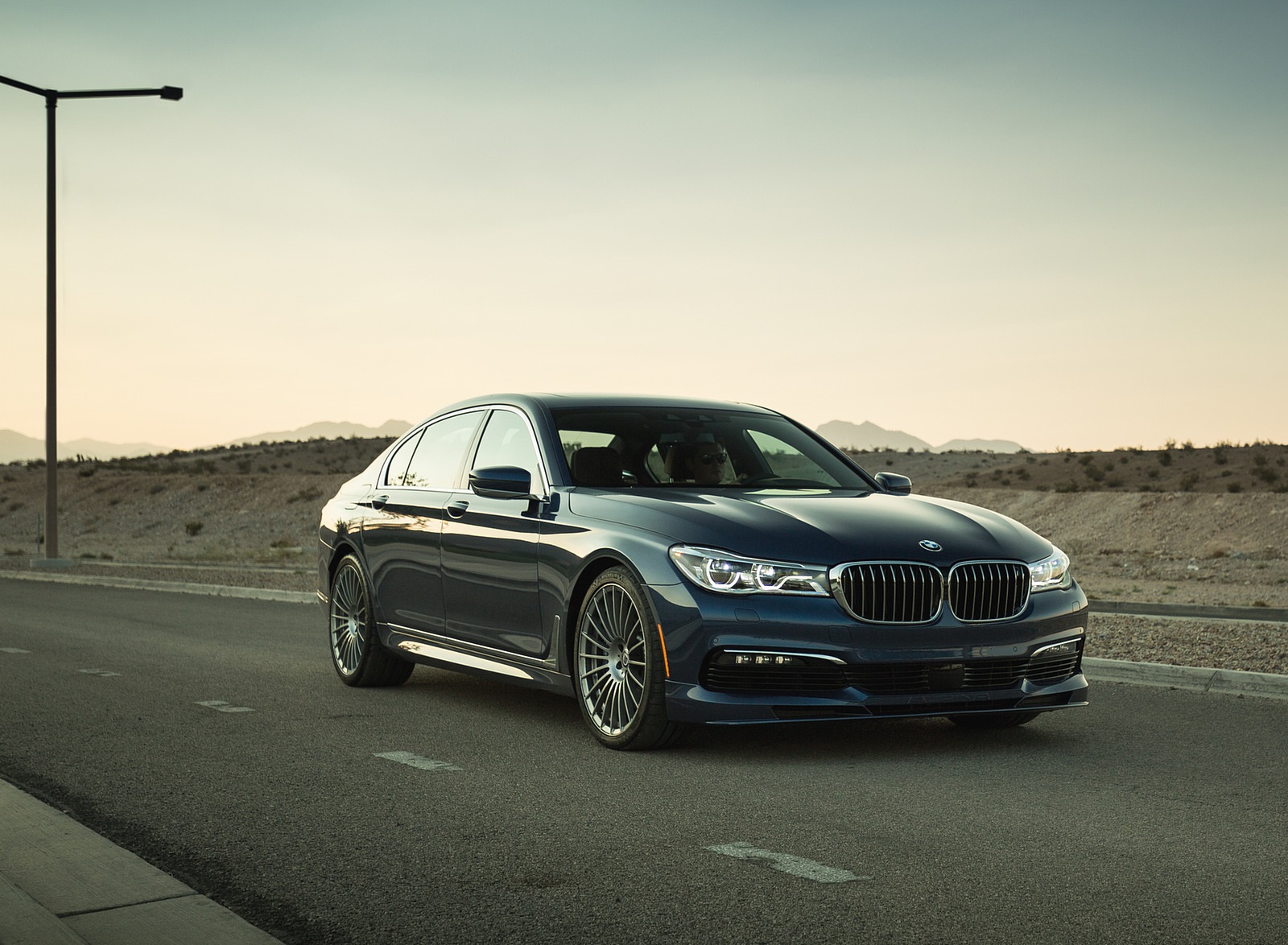 2017 ALPINA B7 xDrive Front Three-Quarter Wallpapers #50 of 74