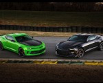2017 Chevrolet Camaro 1LE Green and Camaro SS 1LE Black with Performance Packages Front Wallpapers 150x120 (6)