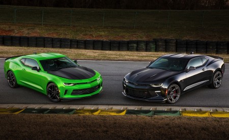2017 Chevrolet Camaro 1LE Green and Camaro SS 1LE Black with Performance Packages Front Wallpapers 450x275 (6)
