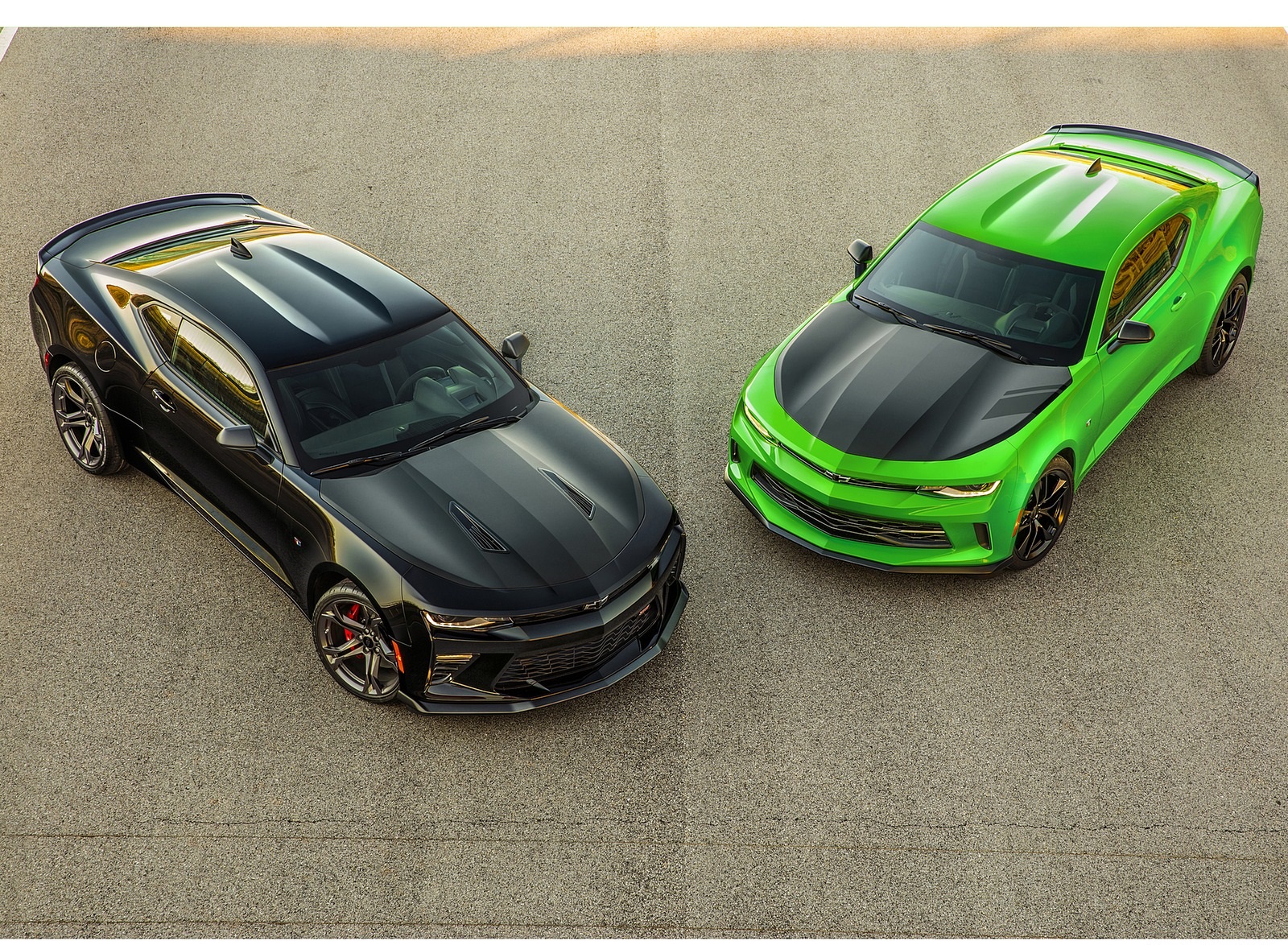 2017 Chevrolet Camaro 1LE Green and Camaro SS 1LE Black with Performance Packages Top Wallpapers #7 of 7