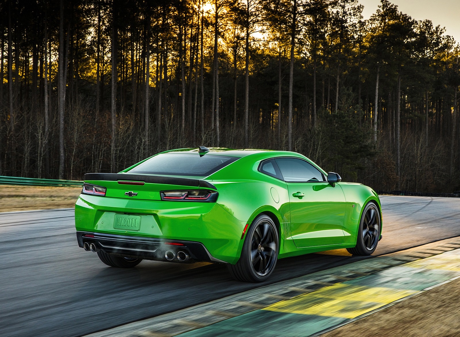 2017 Chevrolet Camaro 1LE Performance Package Green Rear Wallpapers #2 of 7