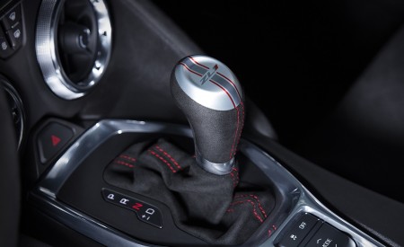 2017 Chevrolet Camaro ZL1 Interior Detail Automatic Transmission Wallpapers 450x275 (11)