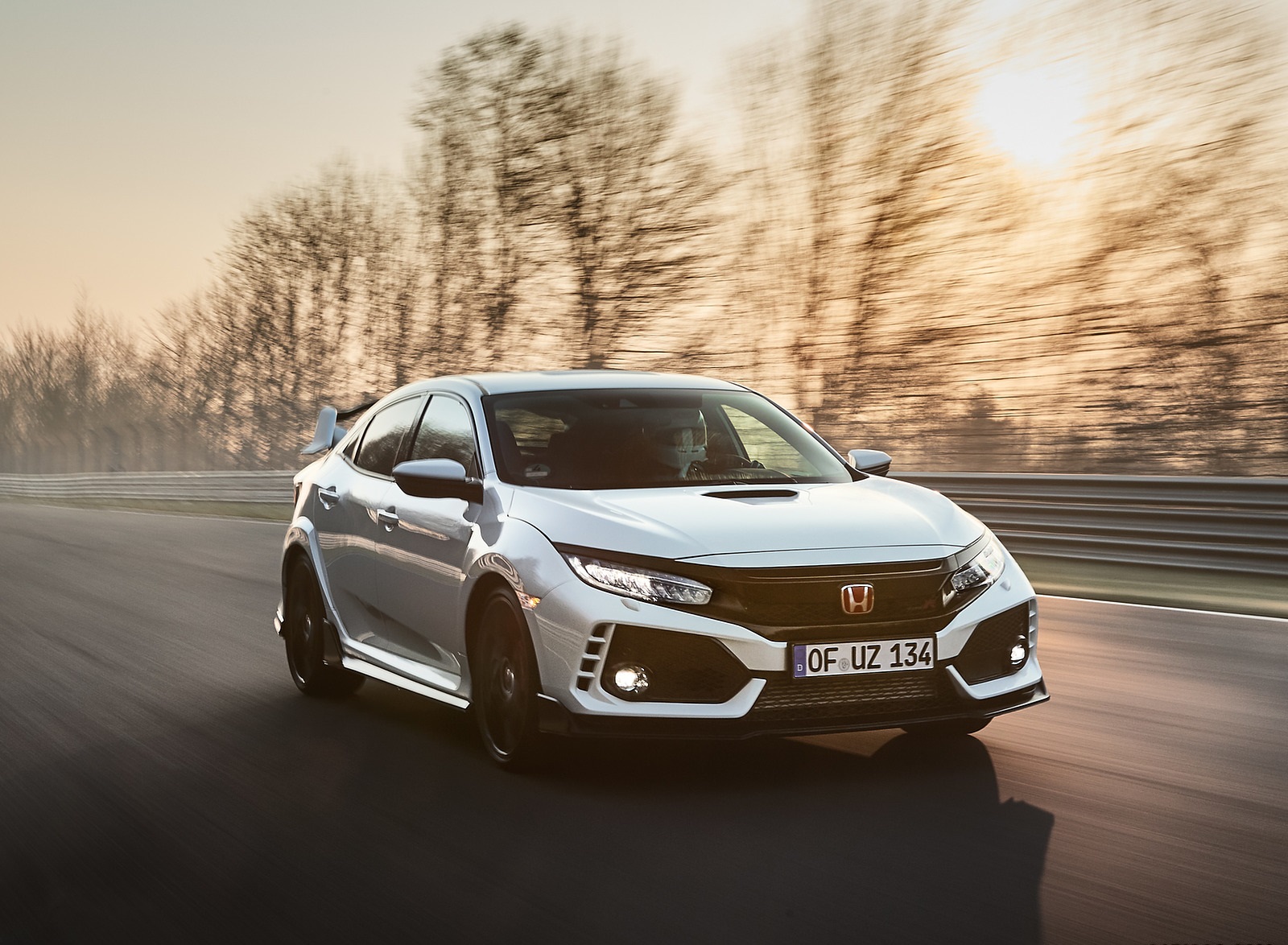 2017 Honda Civic Type R Front Three-Quarter Wallpapers  (2)