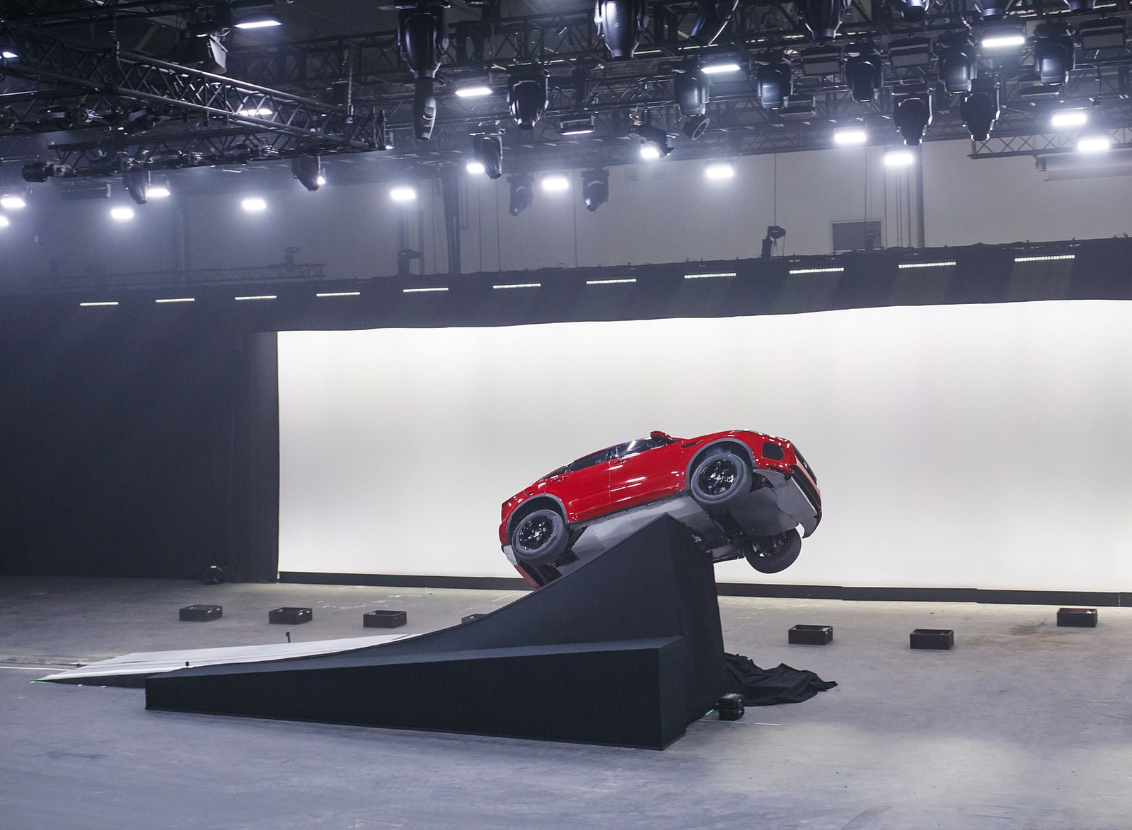 2018 Jaguar E-PACE Guinness World Record Jump Wallpapers #100 of 100