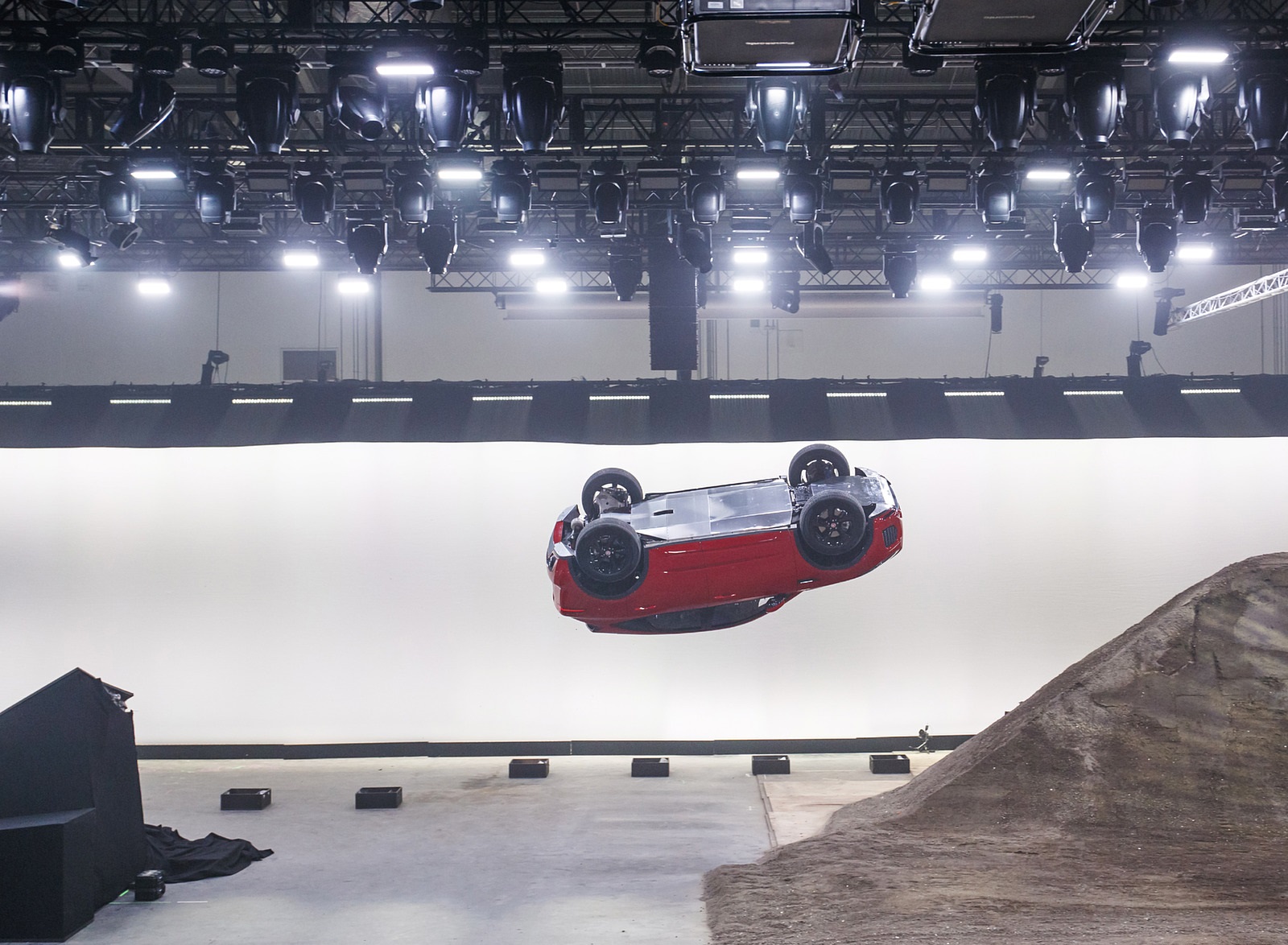 2018 Jaguar E-PACE Guinness World Record Jump Wallpapers #99 of 100