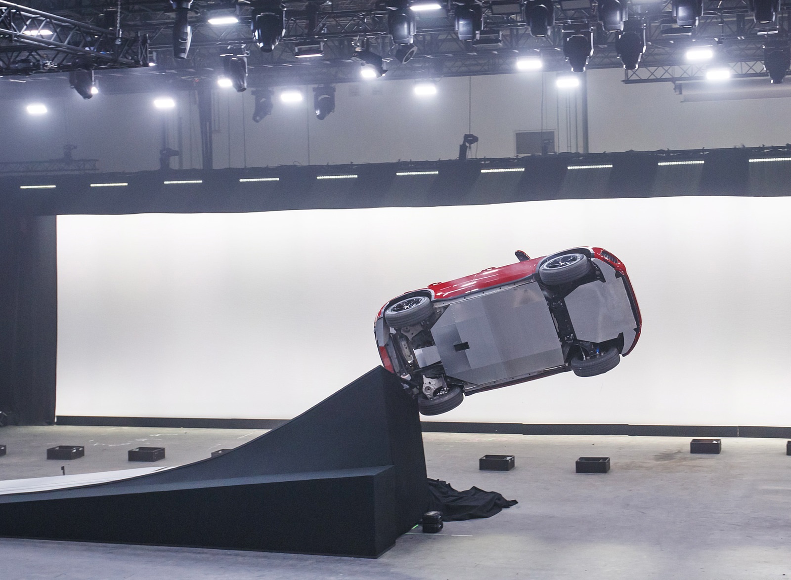 2018 Jaguar E-PACE Guinness World Record Jump Wallpapers #98 of 100