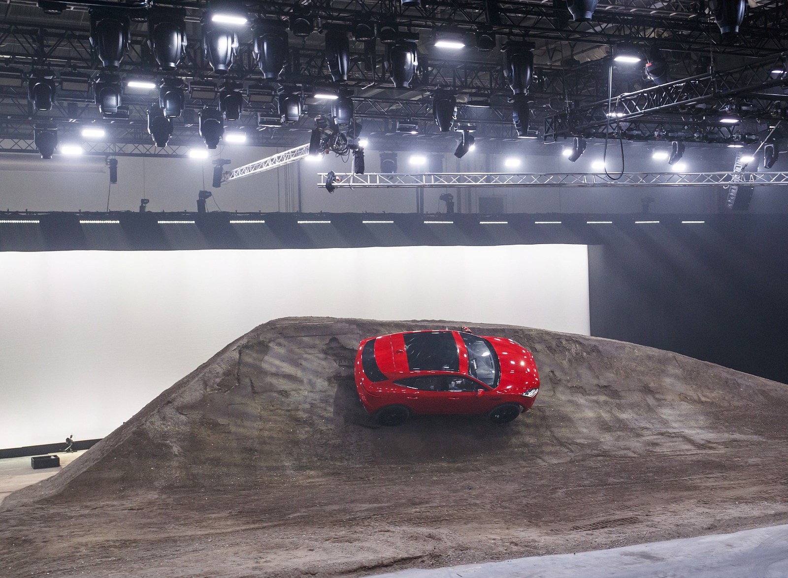 2018 Jaguar E-PACE Guinness World Record Jump Wallpapers #97 of 100