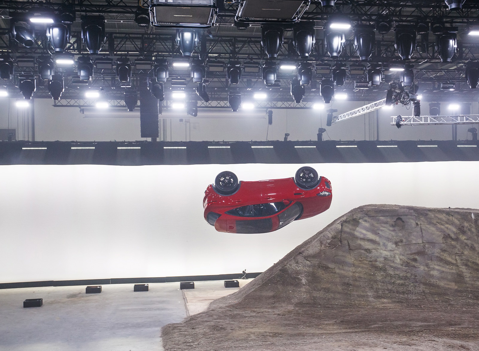 2018 Jaguar E-PACE Guinness World Record Jump Wallpapers #96 of 100