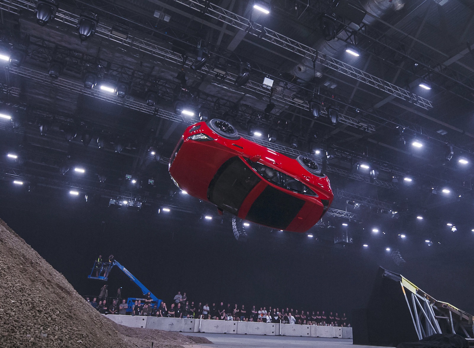 2018 Jaguar E-PACE Guinness World Record Jump Wallpapers #94 of 100