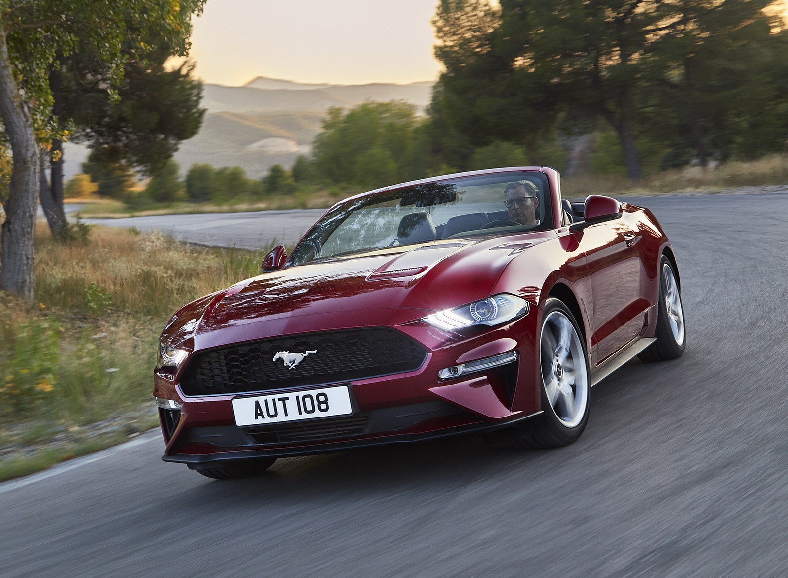 2018 Ford Mustang Cabrio (Euro-Spec) Front Three-Quarter Wallpapers (2)