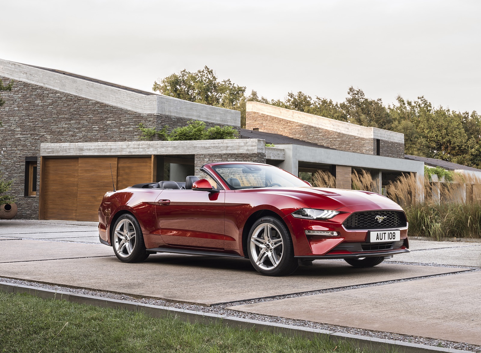 2018 Ford Mustang Cabrio (Euro-Spec) Front Three-Quarter Wallpapers (9)