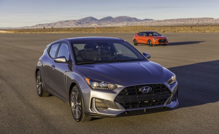 2019 Hyundai Veloster Front Three-Quarter Wallpapers 450x275 (13)