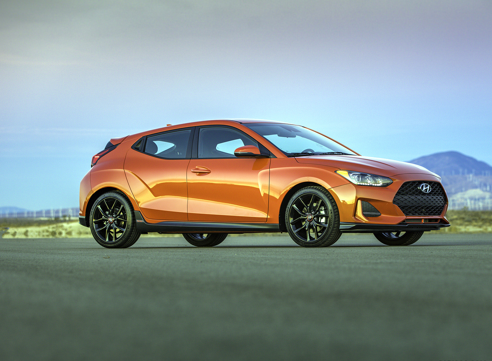 2019 Hyundai Veloster R-Spec Turbo Front Three-Quarter Wallpapers #25 of 42