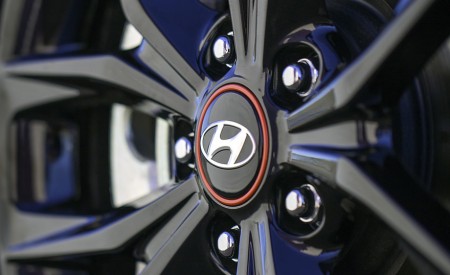 2019 Hyundai Veloster R-Spec Turbo Wheel Wallpapers 450x275 (28)