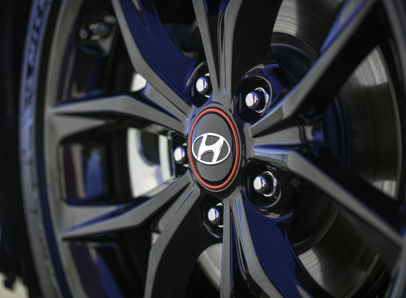 2019 Hyundai Veloster R-Spec Turbo Wheel Wallpapers #31 of 42