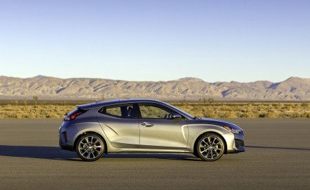 2019 Hyundai Veloster Side Wallpapers 450x275 (12)
