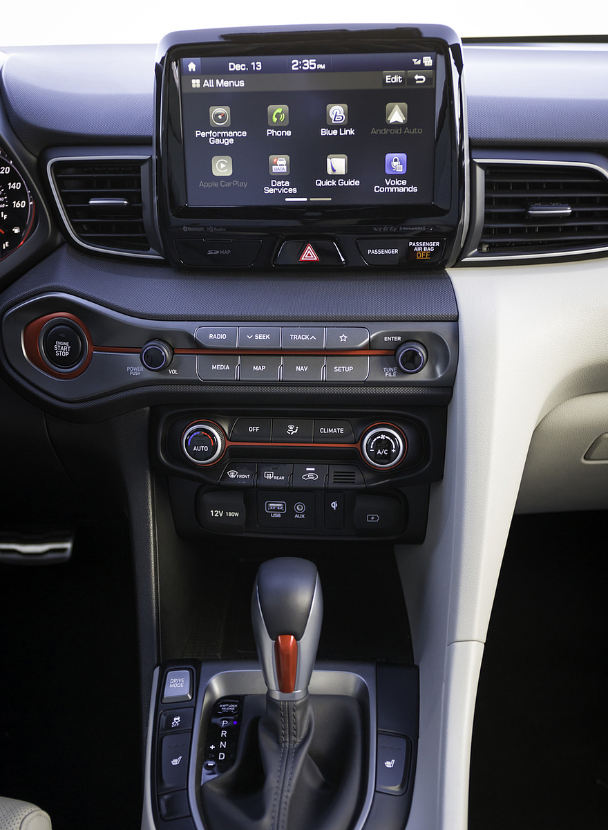 2019 Hyundai Veloster Turbo Central Console Wallpapers #41 of 62