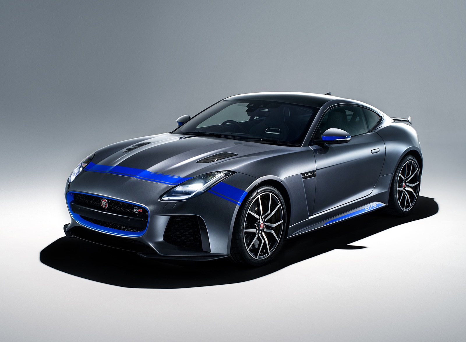 2019 Jaguar F-TYPE SVR Graphic Pack Front Three-Quarter Wallpapers (1). Download Wallpaper