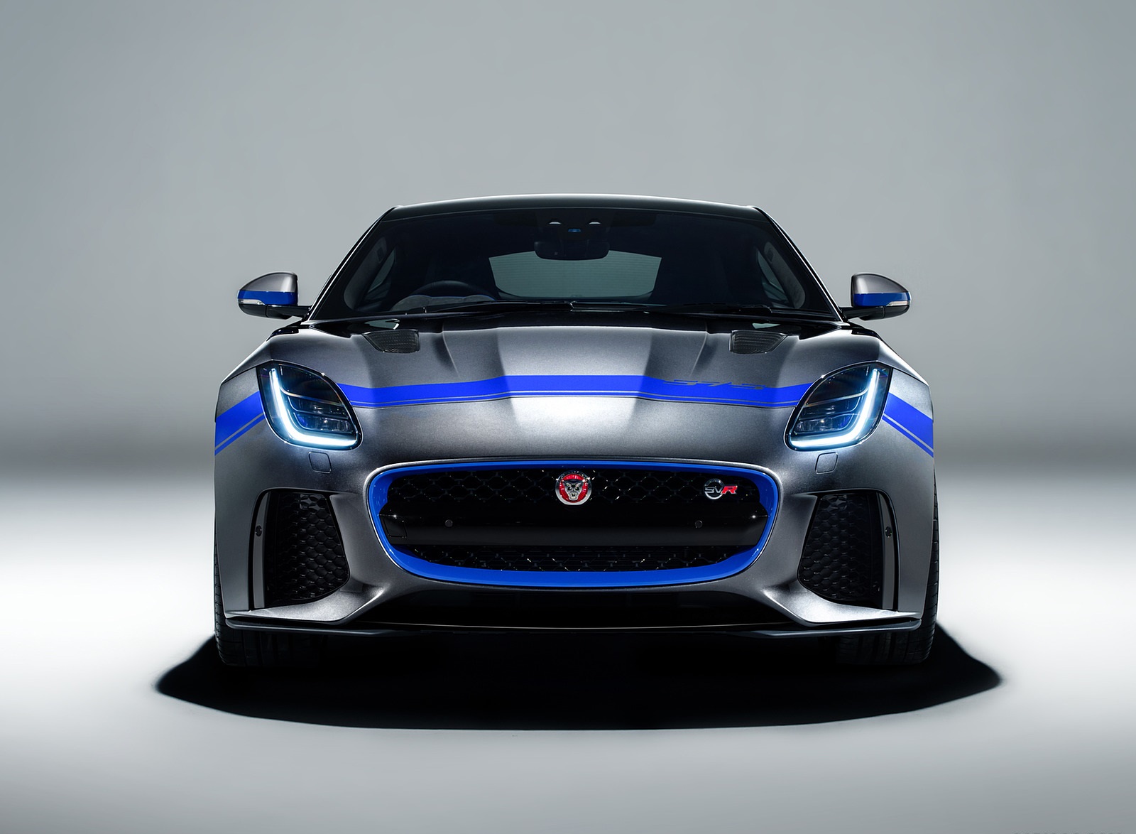 2019 Jaguar F-TYPE SVR Graphic Pack Front Wallpapers (2)