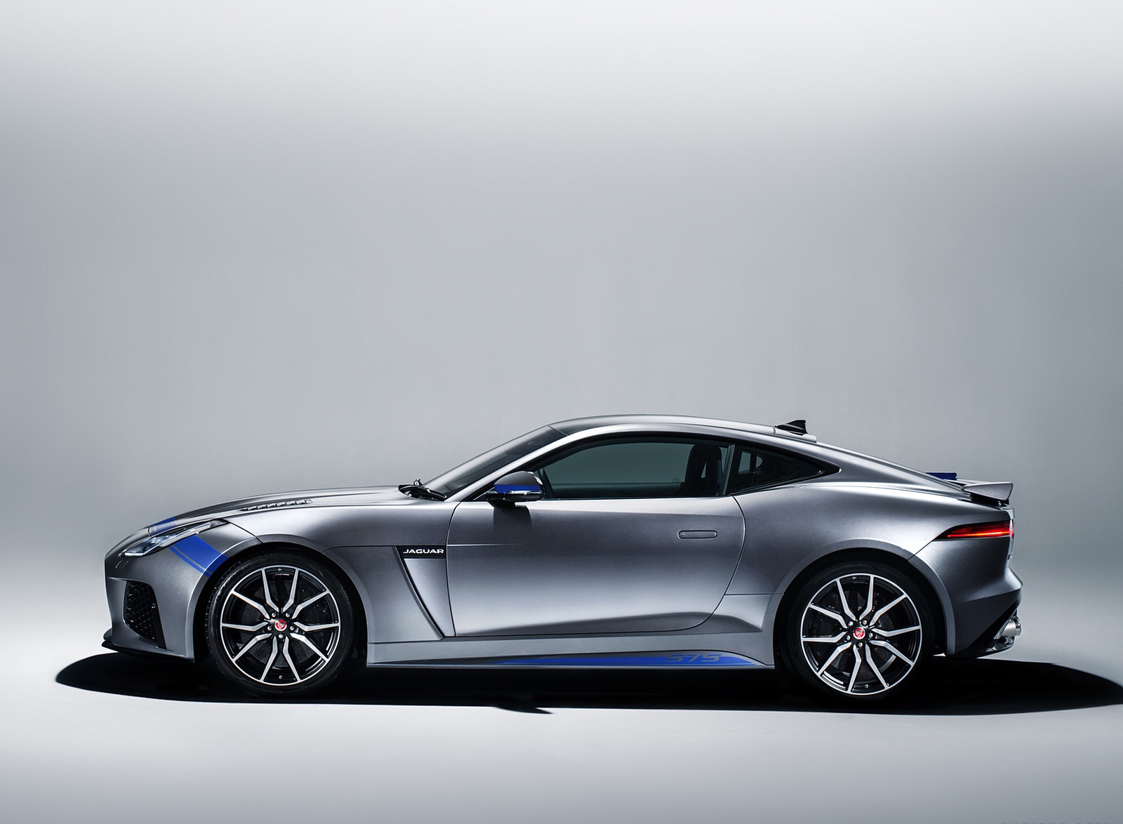 2019 Jaguar F-TYPE SVR Graphic Pack Side Wallpapers (4)