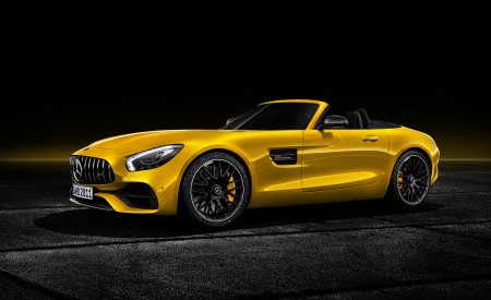 2019 Mercedes-AMG GT S Roadster (Color: Solarbeam) Front Three-Quarter Wallpapers 450x275 (6)