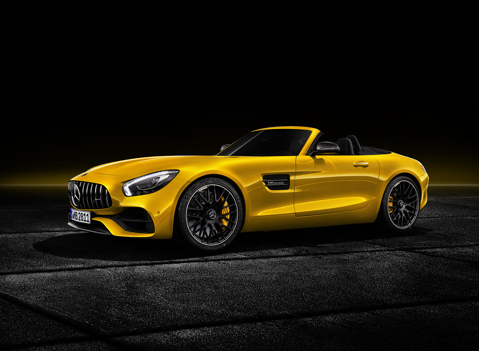 2019 Mercedes-AMG GT S Roadster (Color: Solarbeam) Front Three-Quarter Wallpapers #6 of 11