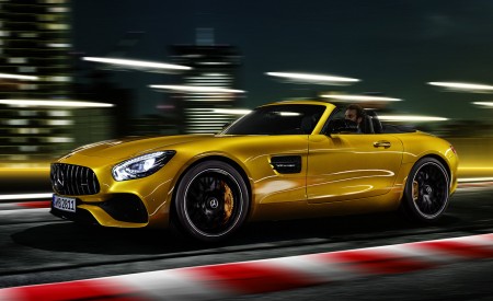 2019 Mercedes-AMG GT S Roadster (Color: Solarbeam) Front Three-Quarter Wallpapers 450x275 (3)