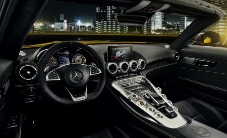 2019 Mercedes-AMG GT S Roadster (Color: Solarbeam) Interior Wallpapers 450x275 (5)