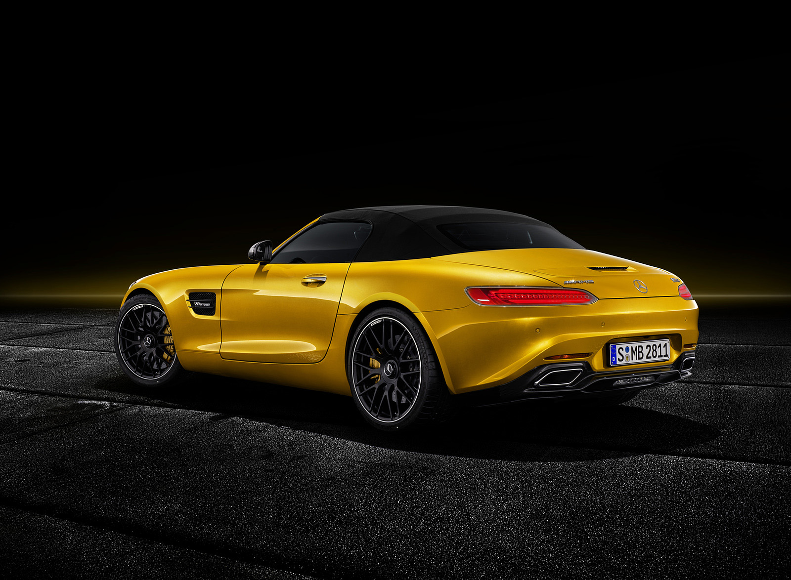 2019 Mercedes-AMG GT S Roadster (Color: Solarbeam) Rear Three-Quarter Wallpapers #9 of 11