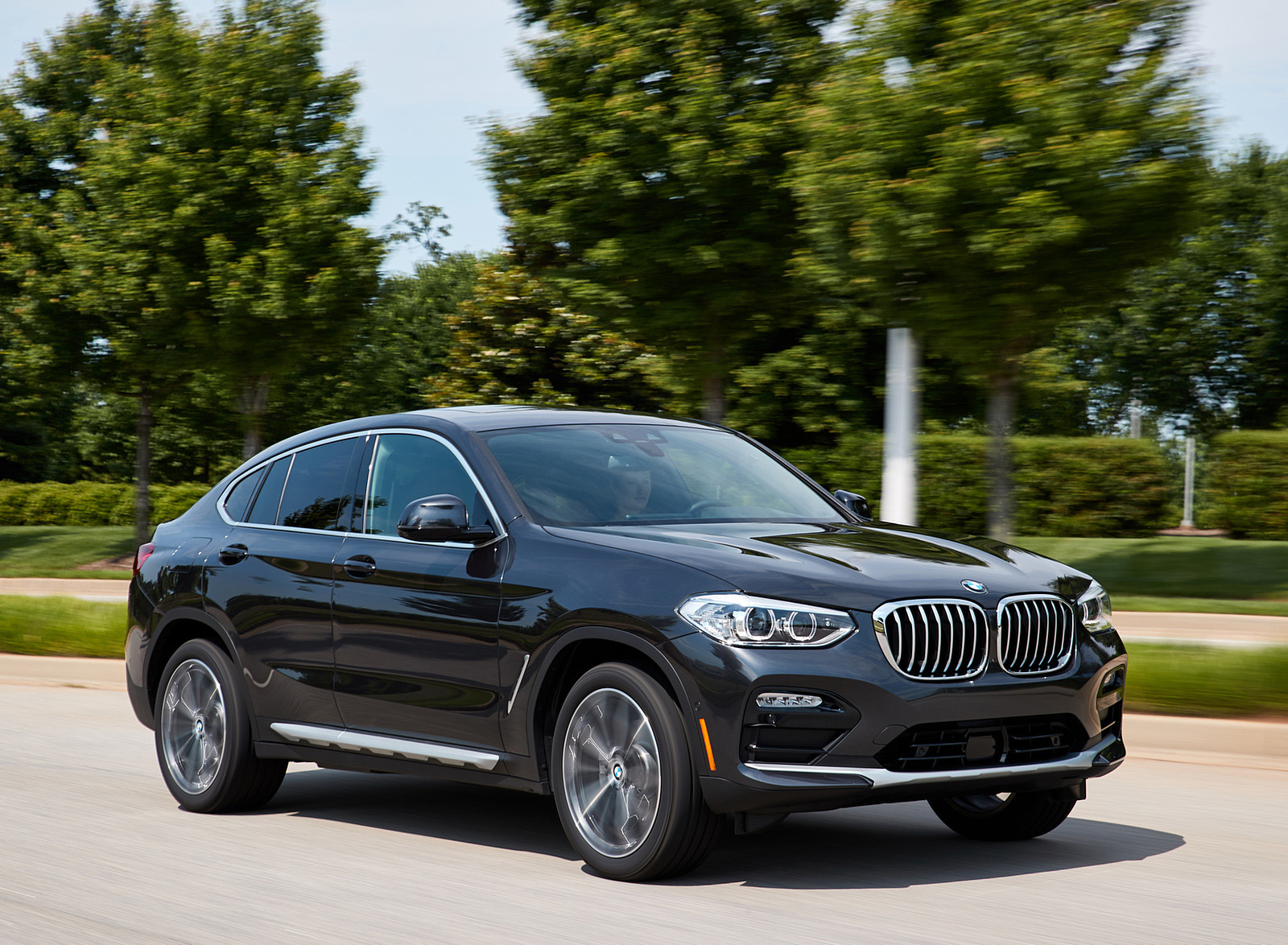 2019 BMW X4 xDrive30i Front Three-Quarter Wallpapers #25 of 106