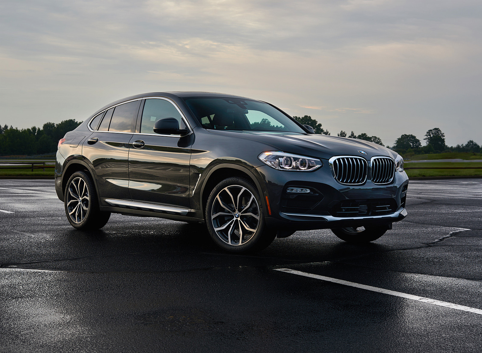 2019 BMW X4 xDrive30i Front Three-Quarter Wallpapers #41 of 106