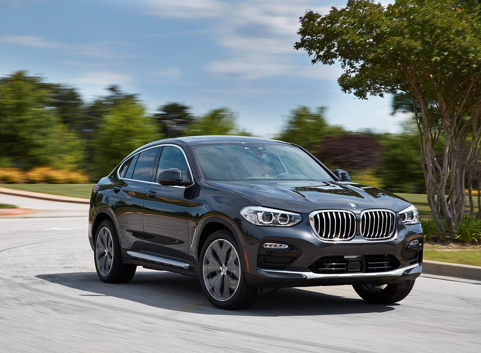2019 BMW X4 xDrive30i Front Three-Quarter Wallpapers #27 of 106