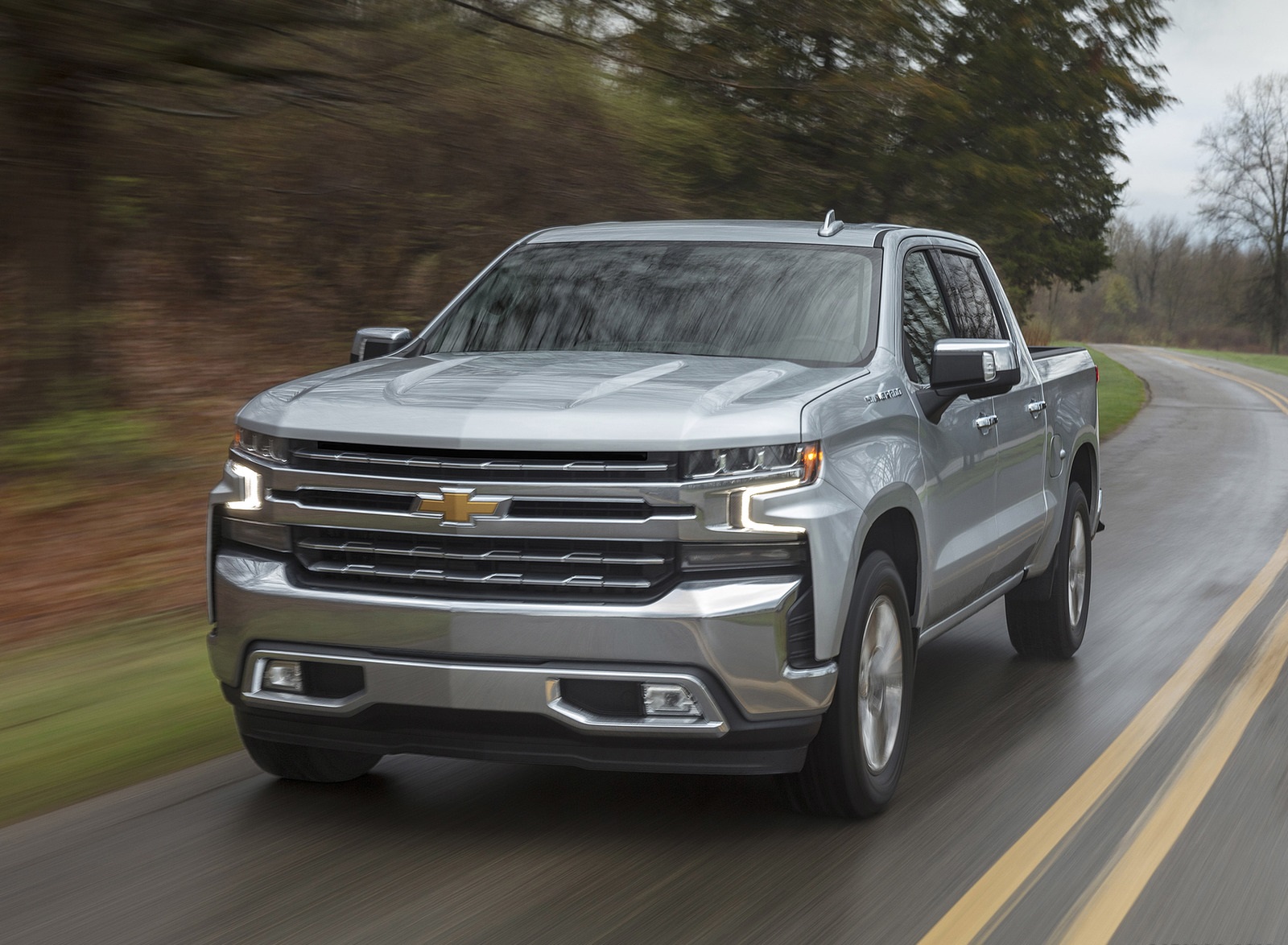 2019 Chevrolet Silverado LTZ Front Three-Quarter Wallpapers (9)