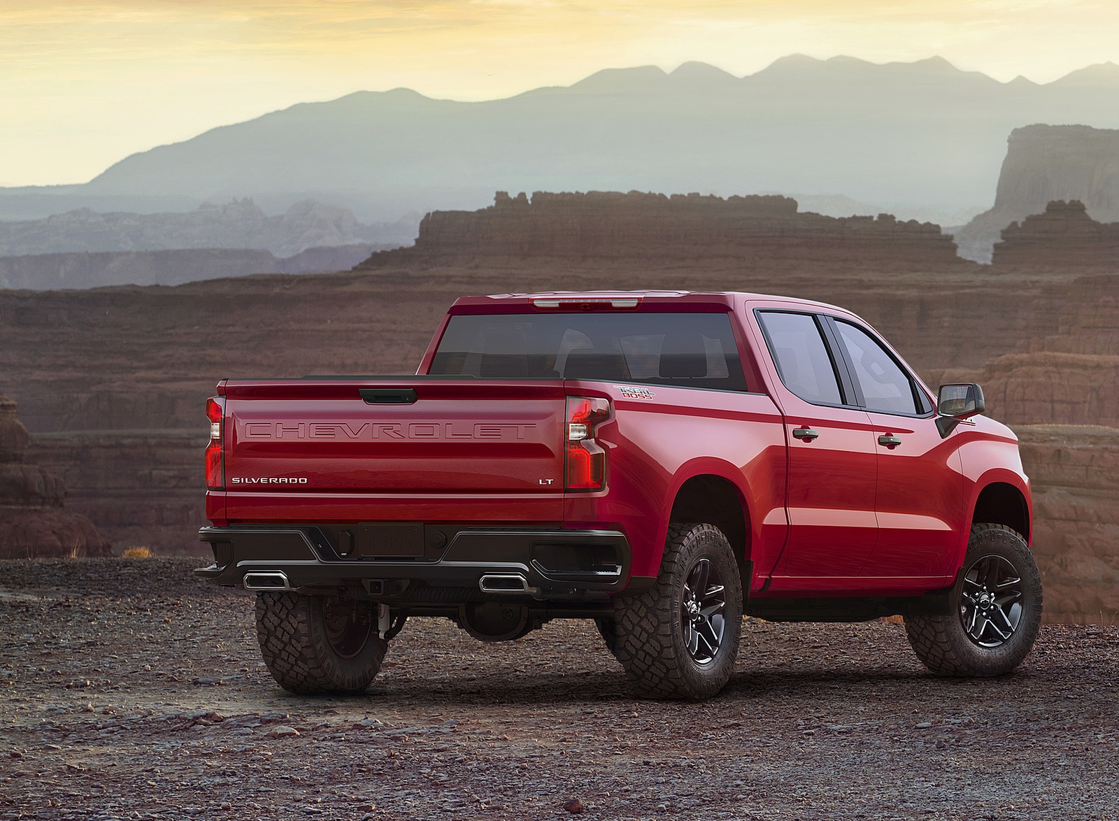 2019 Chevrolet Silverado Rear Three-Quarter Wallpapers (2)