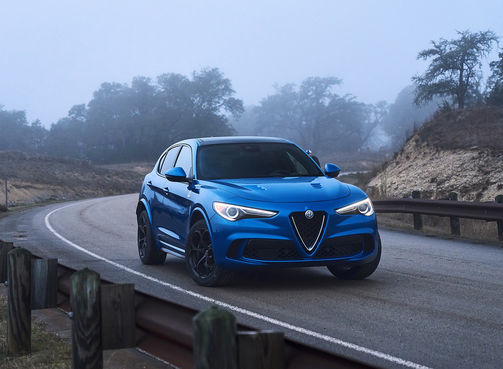 2018 Alfa Romeo Stelvio Quadrifoglio (Color: Misano Blue) Front Three-Quarter Wallpapers #35 of 87