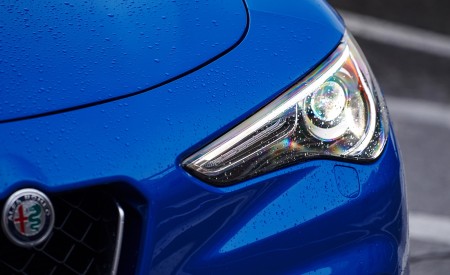 2018 Alfa Romeo Stelvio Quadrifoglio (Color: Misano Blue) Headlight Wallpapers 450x275 (31)