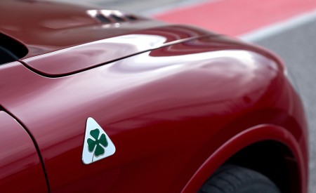 2018 Alfa Romeo Stelvio Quadrifoglio (Color: Rosso Competizione) Badge Wallpapers 450x275 (73)