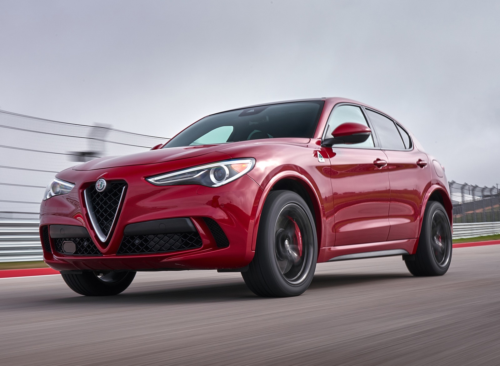 2018 Alfa Romeo Stelvio Quadrifoglio (Color: Rosso Competizione) Front Three-Quarter Wallpapers #55 of 87