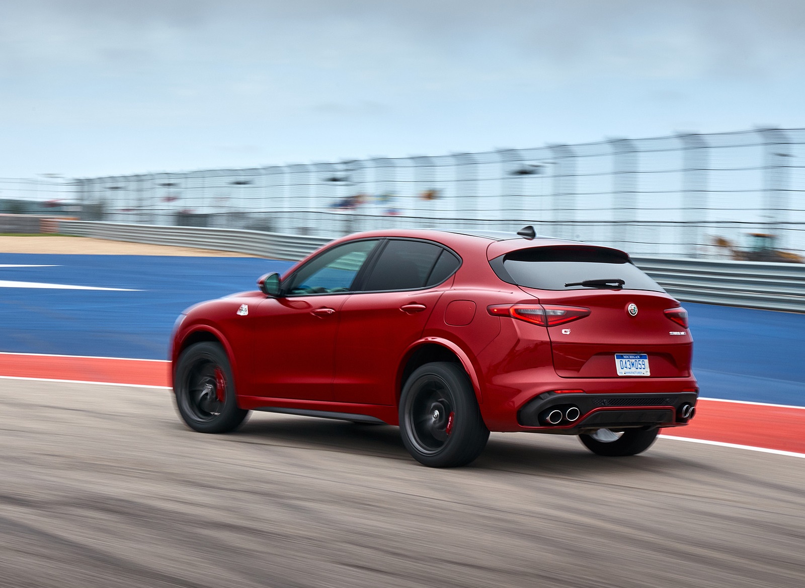 2018 Alfa Romeo Stelvio Quadrifoglio (Color: Rosso Competizione) Rear Three-Quarter Wallpapers #63 of 87