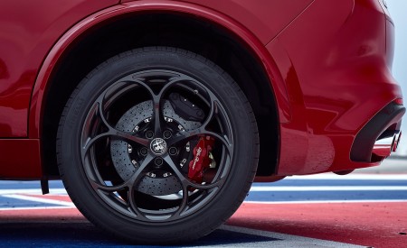 2018 Alfa Romeo Stelvio Quadrifoglio Wheel Wallpapers 450x275 (77)