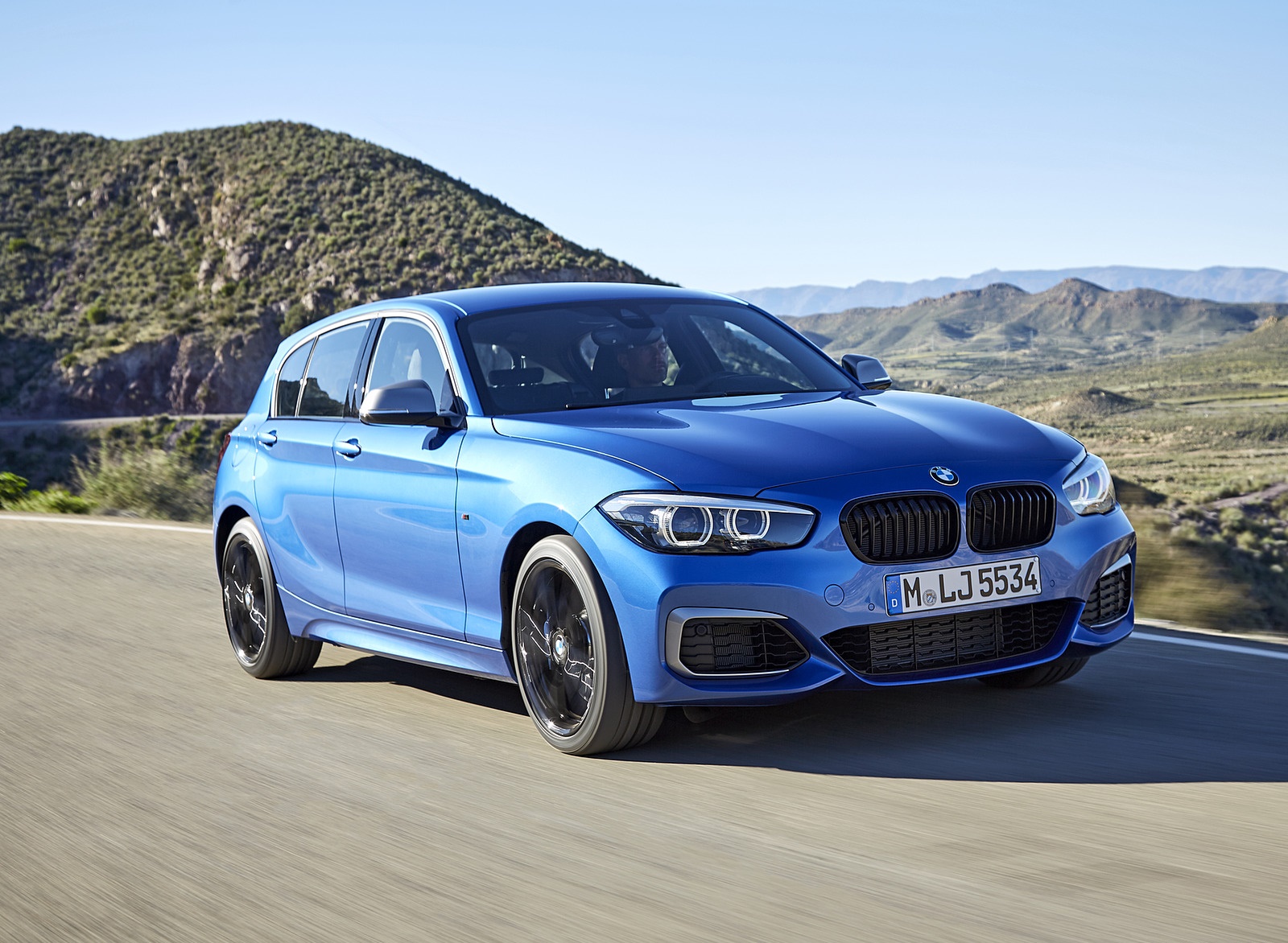 2018 BMW M140i xDrive Front Three-Quarter Wallpapers (1)