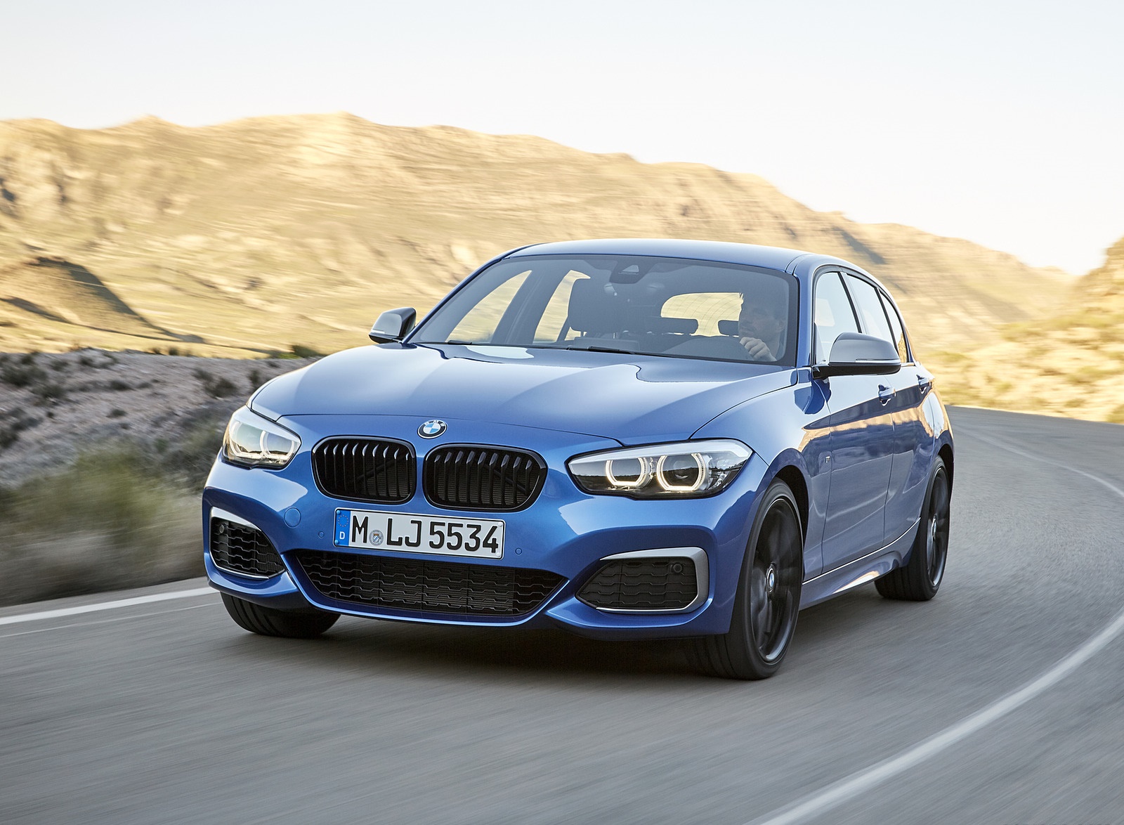 2018 BMW M140i xDrive Front Wallpapers (5)