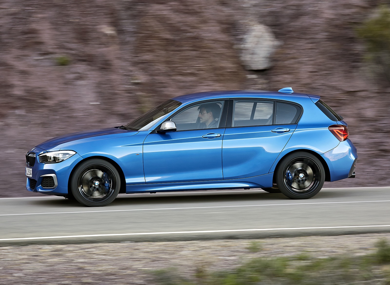 2018 BMW M140i xDrive Side Wallpapers (7)