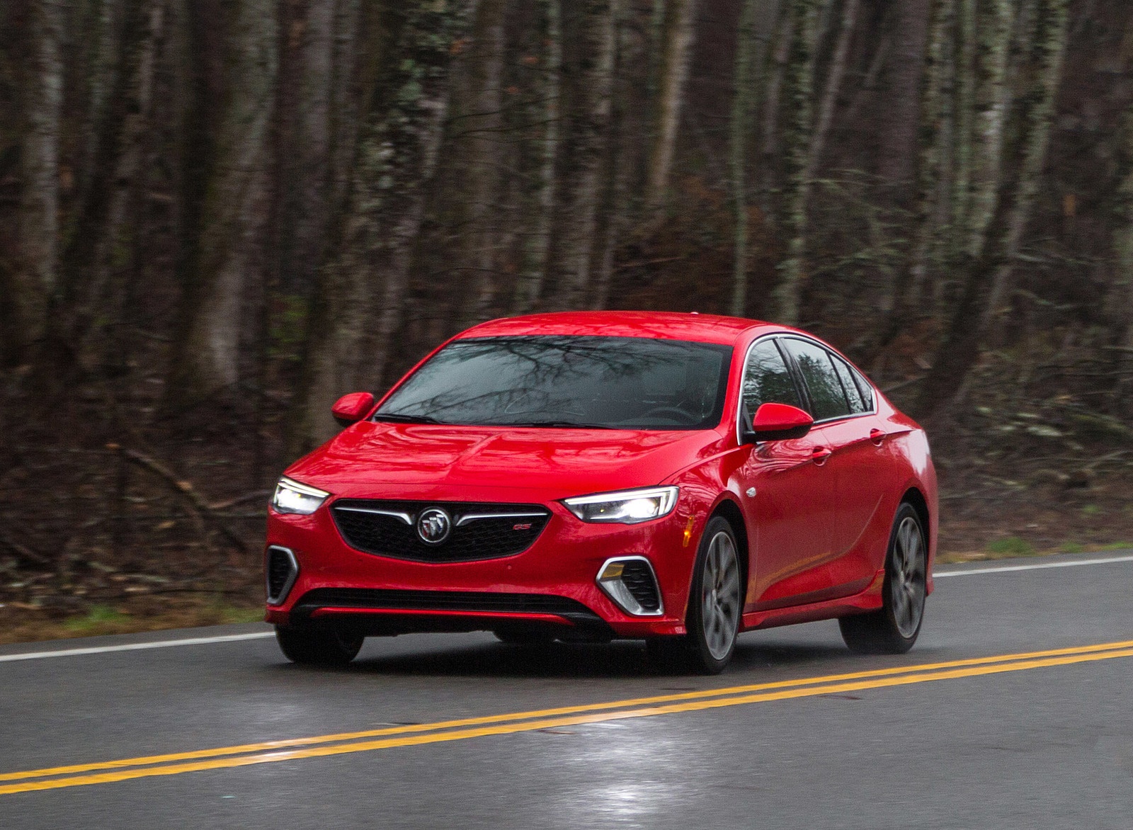 2018 Buick Regal GS Front Three-Quarter Wallpapers #7 of 32
