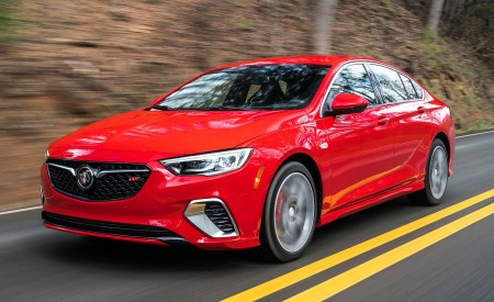 2018 Buick Regal GS Front Three-Quarter Wallpapers 450x275 (3)
