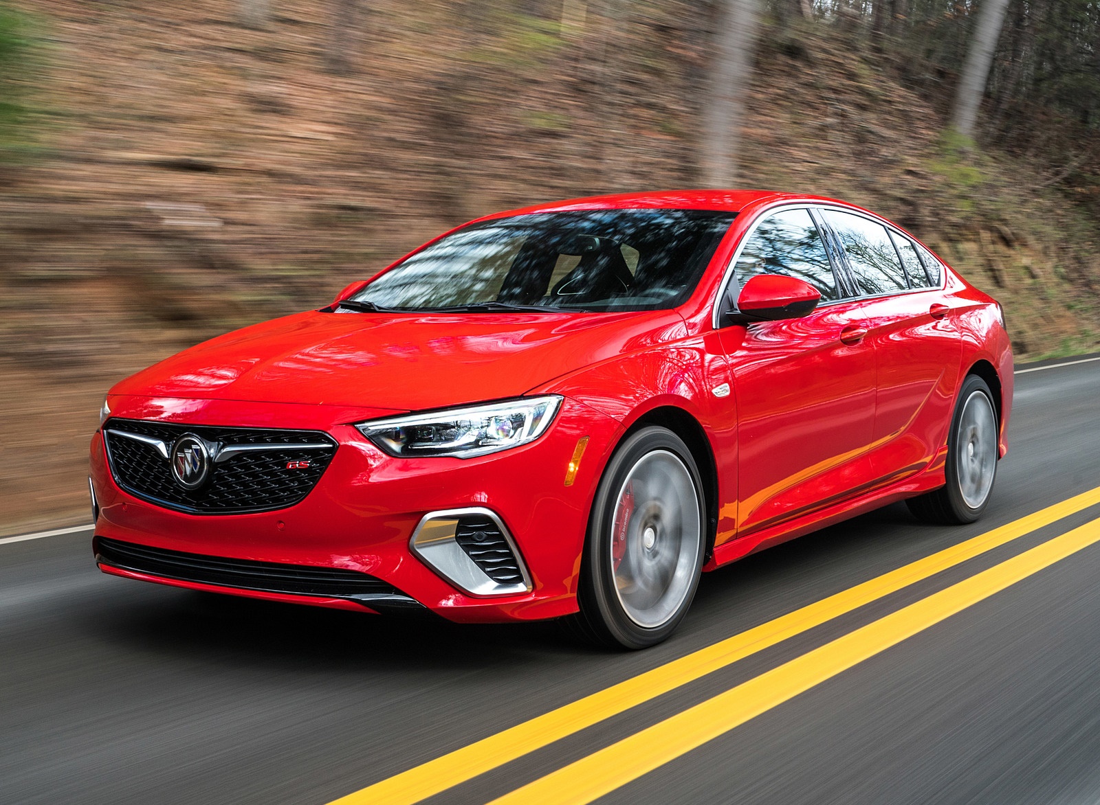 2018 Buick Regal GS Front Three-Quarter Wallpapers #3 of 32