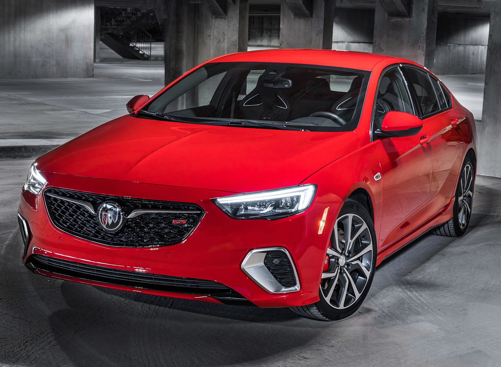 2018 Buick Regal GS Front Three-Quarter Wallpapers #16 of 32
