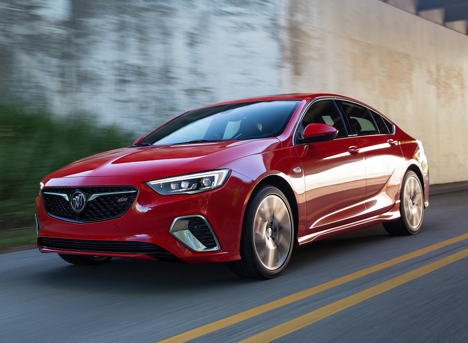 2018 Buick Regal GS Front Three-Quarter Wallpapers (6)