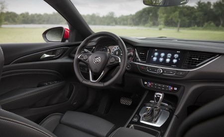2018 Buick Regal GS Interior Cockpit Wallpapers 450x275 (30)